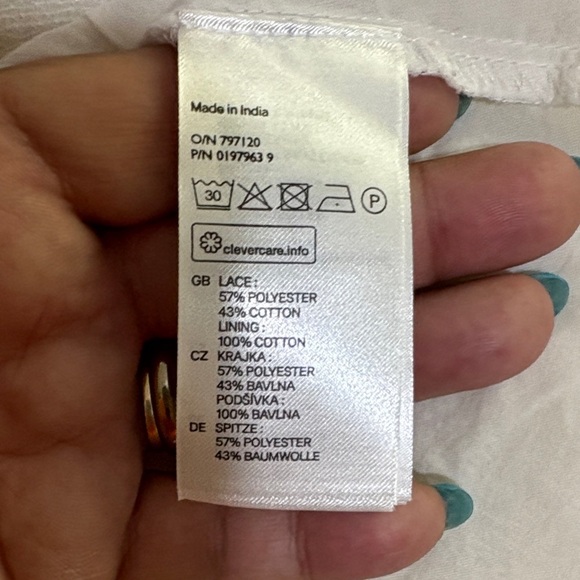 H&M Cream Sleeveless with lace Pattern, lined above the knee dress, sz 10 - Picture 3 of 9